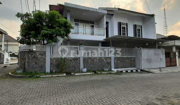 Jual Rumah Simpang Darmo Permai Selatan di Darmo Permai