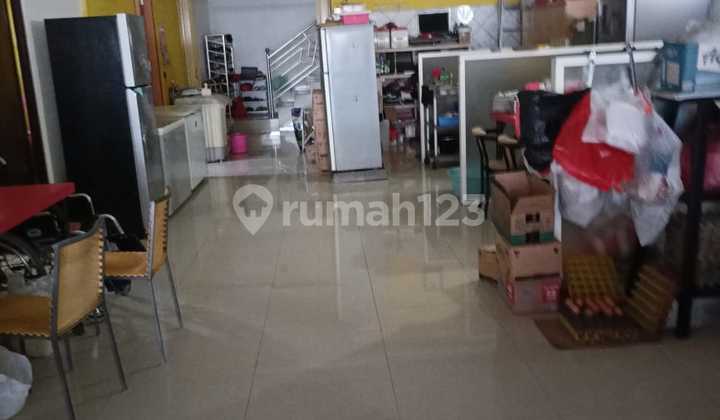 Disewakan Rumah 2,5 Lantai Simpang Darmo Permai Utara 2