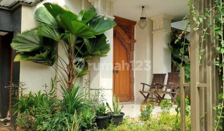 For Sale Fast Cheap Price Well-Maintained 2-Story Serene House in Strategic Location at Delman Indah, Kebayoran Lama, South Jakarta 2