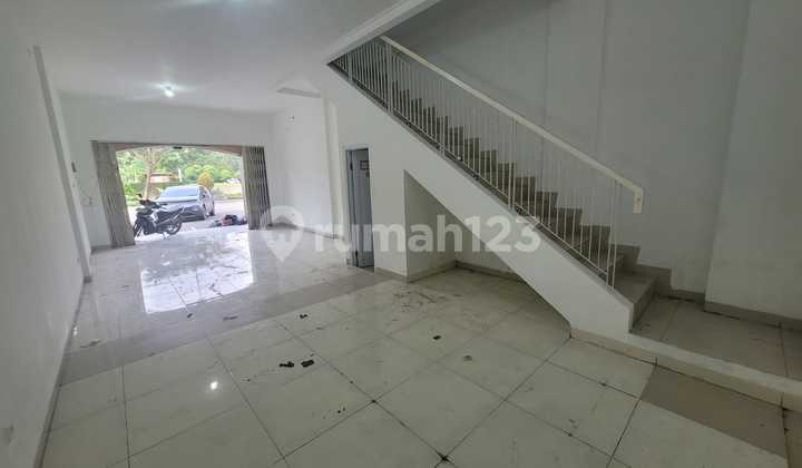 3-Story Shop House in a Strategic Location!! Below Market Price!! 2