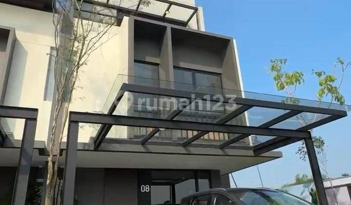 3-Storey Gold Top Livin House Lippo Cikarang 2