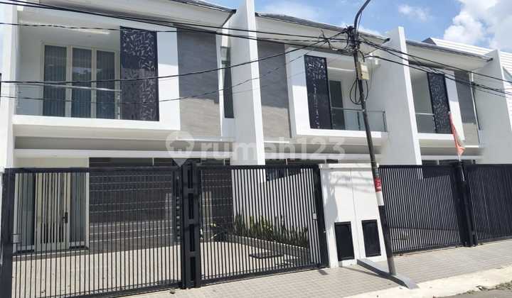 Dijual Rumah Pantai Mentari Surabaya Siap Huni View Danau 1