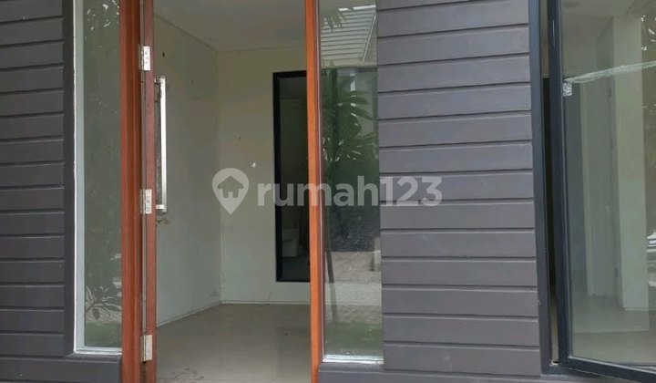 Dijual Rumah Northwest Lake Surabaya Citraland Bagus dan Terawat 2