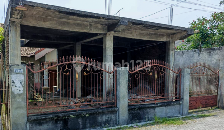 Flood-Free, Shop House, 1 Floor, Freehold Title, Near Landmark, Located in an Islamic Environment 2