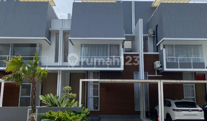 Golf Residence Sukajadi 2.5-Storey House