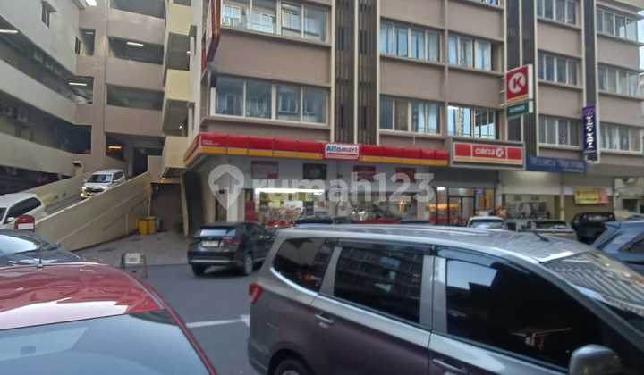 For Sale: 4-Story Row House in Nagoya Thamrin Near Nagoya Hill Mall 1