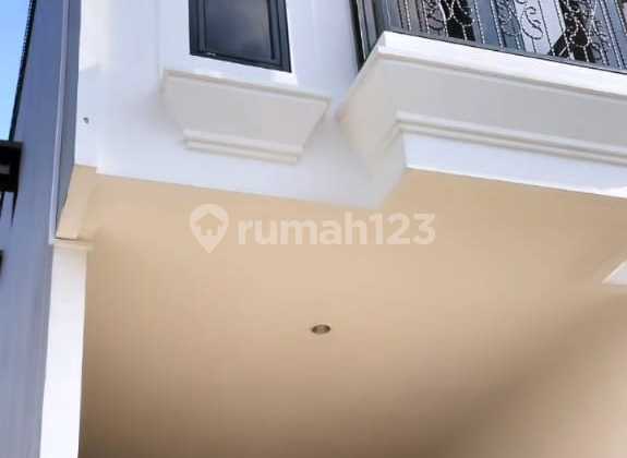 2-Storey House, Freehold Certificate, 10 Minutes to Toll Road Access, Installment Payment Available in Cempaka Putih 2