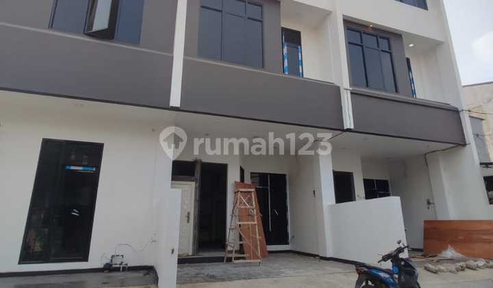 Dijual Rumah Semi Ruko 3,5 Lantai Di Kemayoran Jakarta Pusat