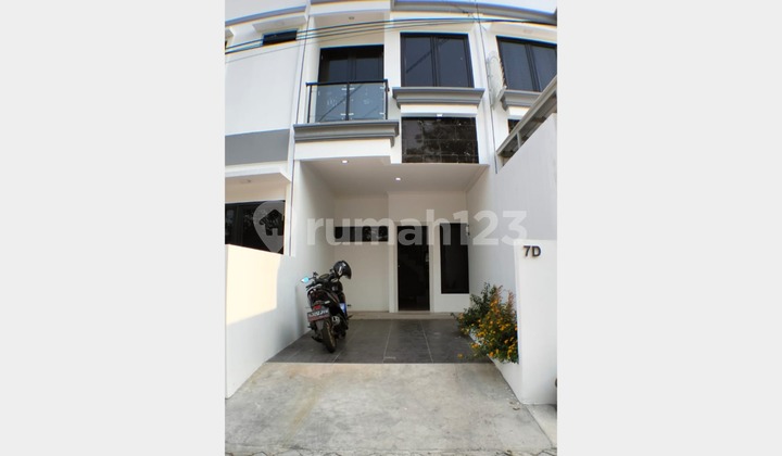 Rumah 2 Lantai, SHM, 10 Menit Akses Tol, bisa Cicilan Bertahap di Cempaka Putih