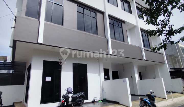 Dijual Rumah Semi Ruko 3,5 Lantai di Kemayoran Lokasi Strategis dan Ramai Dijual Rumah Semi Ruko 3,5 Lantai di Kemayoran Lokasi Strategis dan Ramai