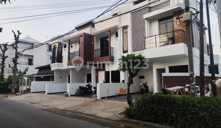 Dijual Rumah 2 Lantai di Jl. Taman Lagura Indah, Cempaka Putih Timur, Cempaka Putih, Kota Jakarta Pusat, Dki Jakarta, Indonesia, 10510, Cempaka Putih