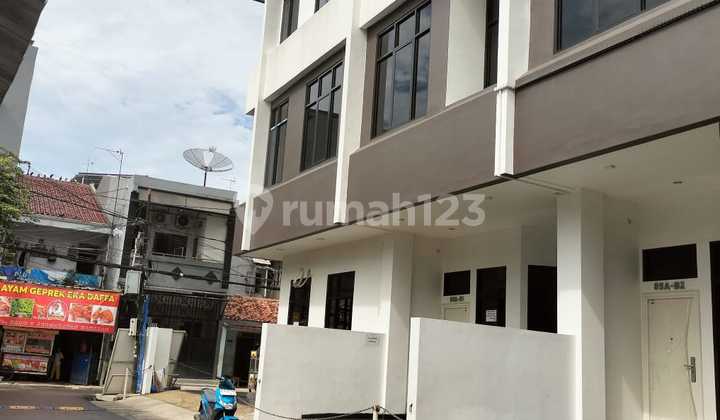 Dijual Rumah Semi Ruko 3,5 Lantai di Kemayoran Lokasi Strategis dan Ramai 2