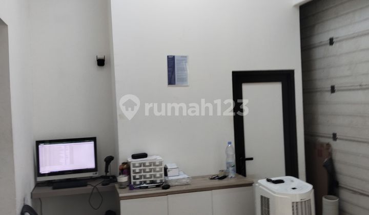 Selling at a Loss, Warehouse Bizpark Daan Mogot