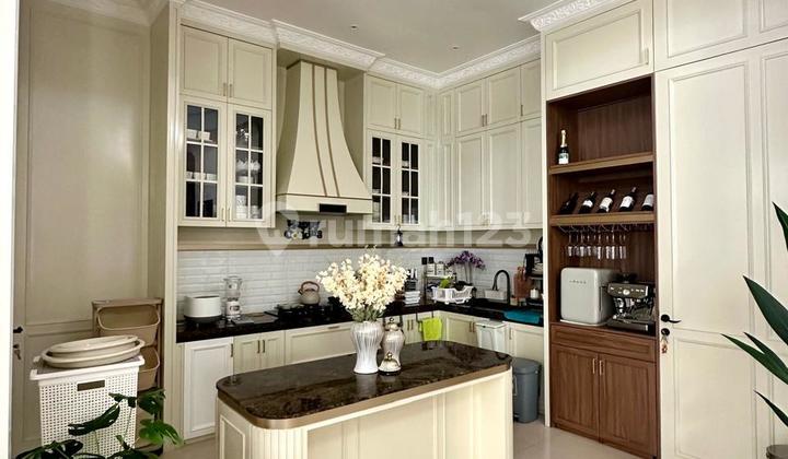 Luxury House with Swimming Pool in Tembalang, Semarang 2