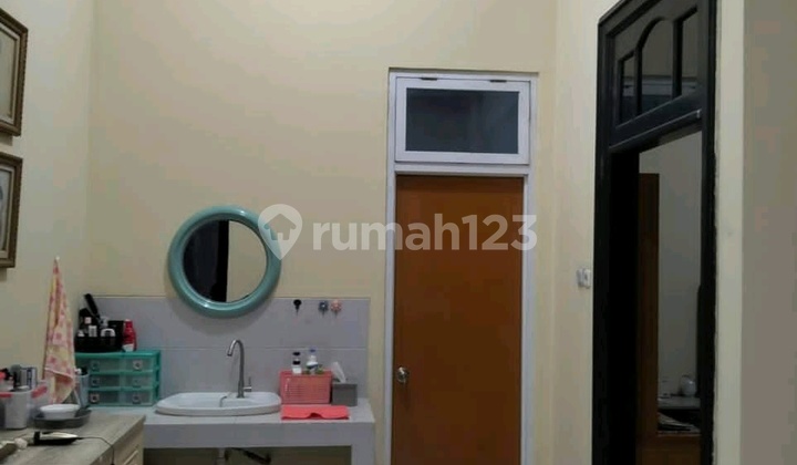 Dharmahusada Indah House is just a step away from Galaxy Mall. 2