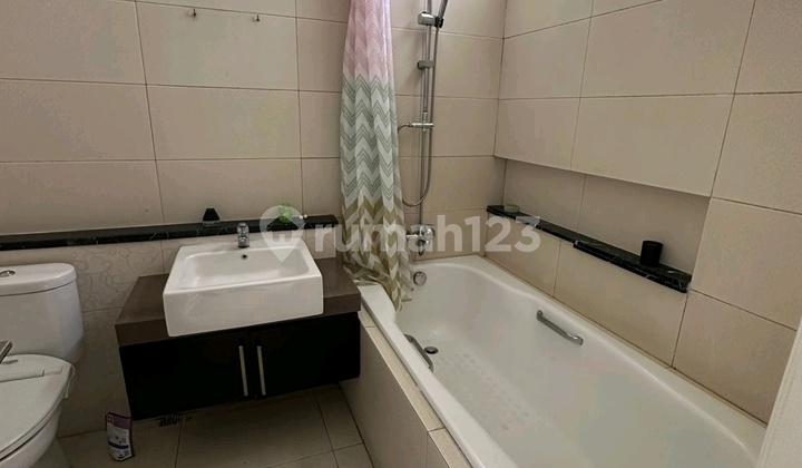 Disewakan Rumah di Raffles Garden Citraland Surabaya 2