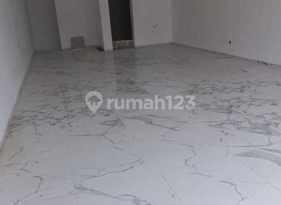 New Shop House with Extensive Parking in a Densely Populated and Strategic Area 2