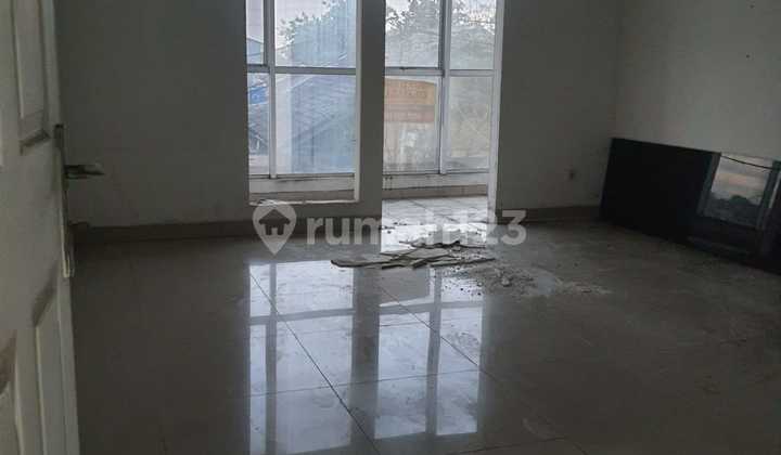 Two and a Half Story Shophouse Near Bintaro Strategic 2