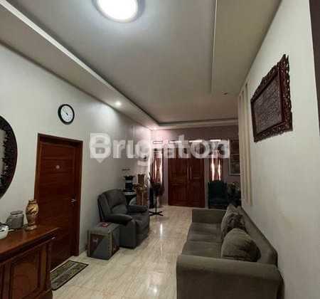 Nice and Well-Maintained Comfortable Green House in Pamulang, Pamulang 2