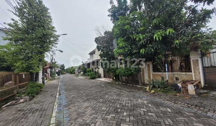 Rumah Strategis di Pusat Kota Surabaya Dekat dengan Gerbang Tol Menanggal 2