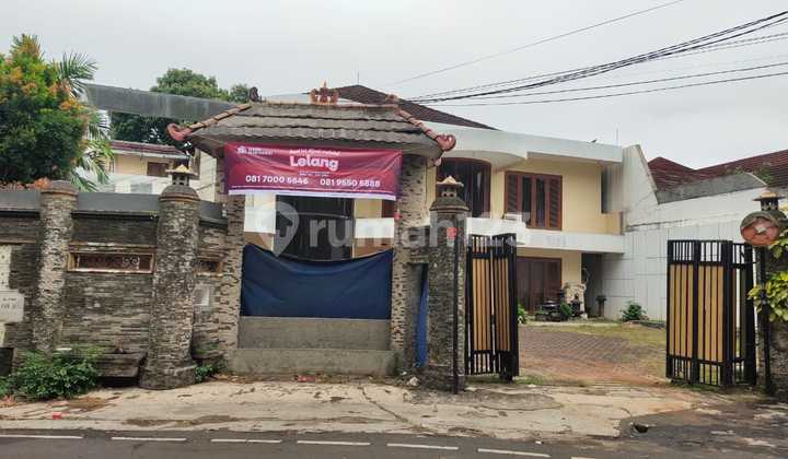 Rumah 2 Lantai Bagus dan Murah di Kawasan Cilandak Dekat dengan MRT Fatmawati