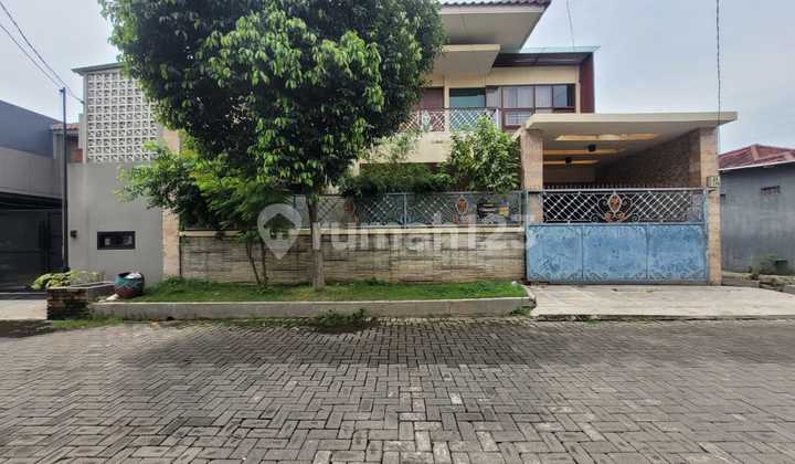 Rumah Strategis di Pusat Kota Surabaya Dekat dengan Gerbang Tol Menanggal Rumah Strategis di Pusat Kota Surabaya Dekat dengan Gerbang Tol Menanggal