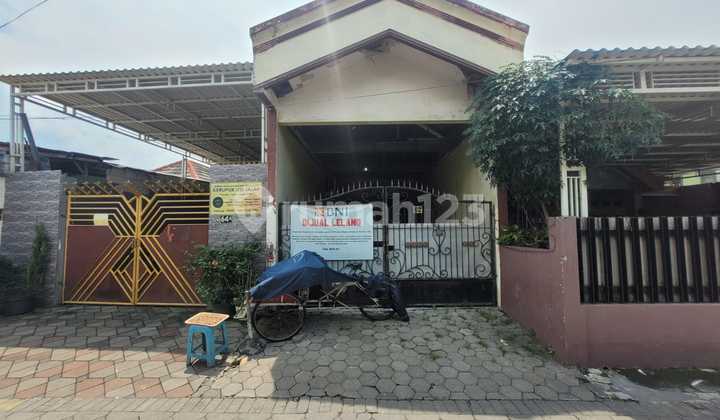 Rumah Strategis di Kawasan Surabaya Dekat dengan Galaxy Mall 2