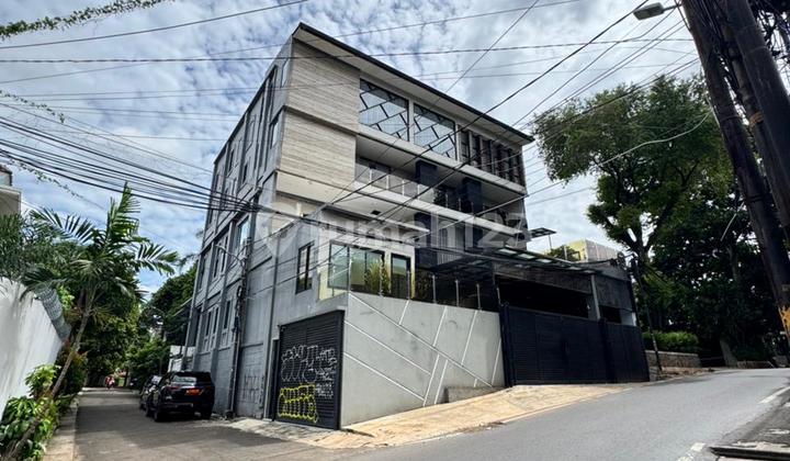 Rumah Kantor 4 Lantai Bagus Minimalis Dekat Pintu Tol Cawang di Mampang prapatan, Kemang