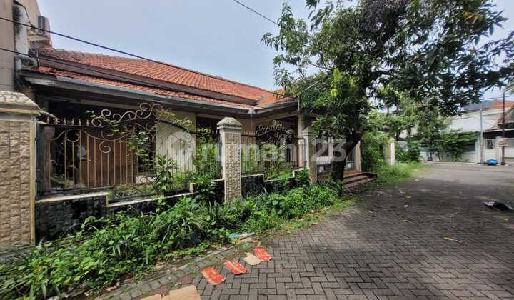 Strategic House in Surabaya City Center Near Gunung Sari Gate 2