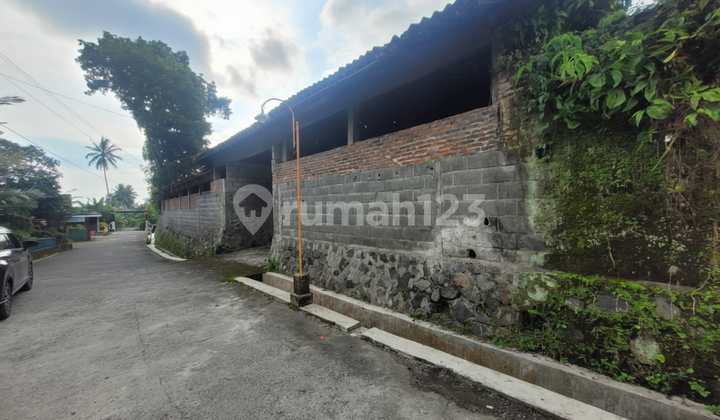 Gudang dan Kandang Ayam di Kawasan Jerukagung dekat dengan Gerbang Tol Banyurejo
