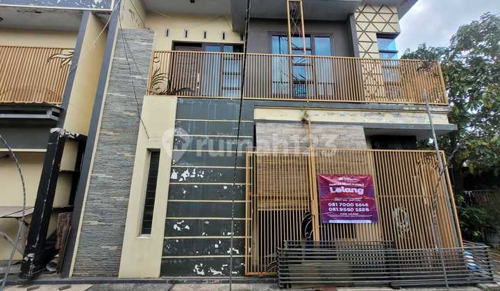 Rumah, 3 Lantai Strategis di Kawasan Turen, Malang Dekat dengan Jalan Raya Gatot Subroto