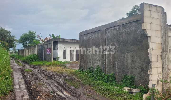 Nice cheap warehouse near Pakis Malang toll gate. Nice cheap warehouse near Pakis Malang toll gate.