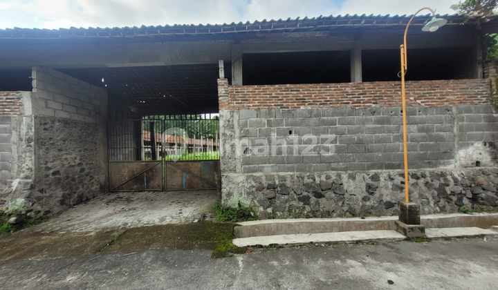 Gudang dan Kandang Ayam di Kawasan Jerukagung dekat dengan Gerbang Tol Banyurejo