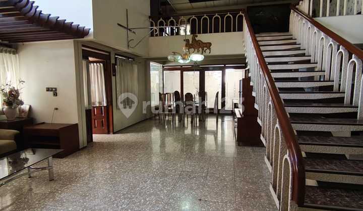 Ready-to-Occupy 2.5-Storey House with SHM, Comfortable and Strategic Location in Setrasari Raya.