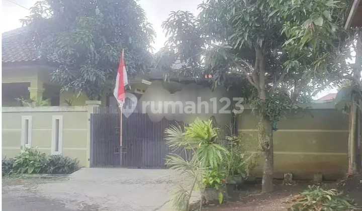 Comfortable, Strategic, Ready-to-Occupy House in Permata Taman Sari I Complex