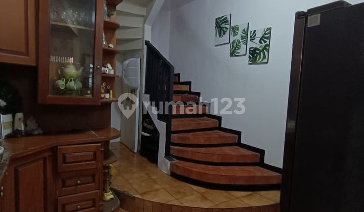 Rumah Asri Strategis di Cinere 2