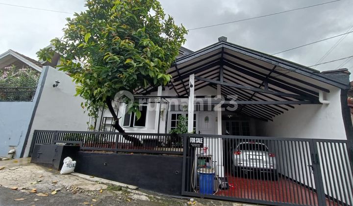 Rumah Asri Strategis di Cinere