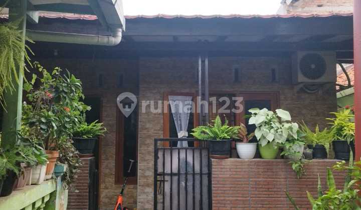 Rumah Asri Dekat Terminal dan Stasiun