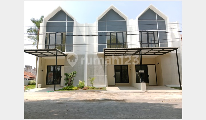 Rumah Baru Scandinavian Modern di Rungkut Asri, Sisa 1 Unit!