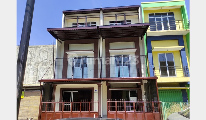 Paket 2 Ruko 3 Lantai di Cipta Menanggal, 5 menit ke Bund. Waru Paket 2 Ruko 3 Lantai di Cipta Menanggal, 5 menit ke Bund. Waru