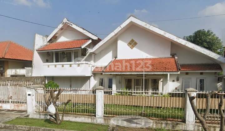 [Jarang Ada] Rumah Klasik Tropis di Jemursari - Hook & Strategis