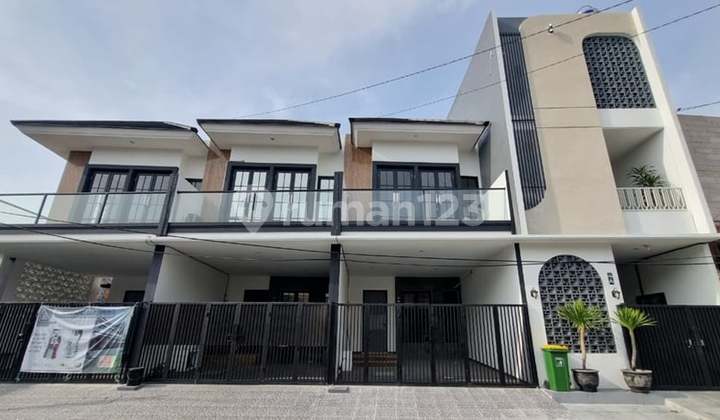 [Terbatas] - Rumah Baru Modern Minimalis Siap Huni di Ketintang
