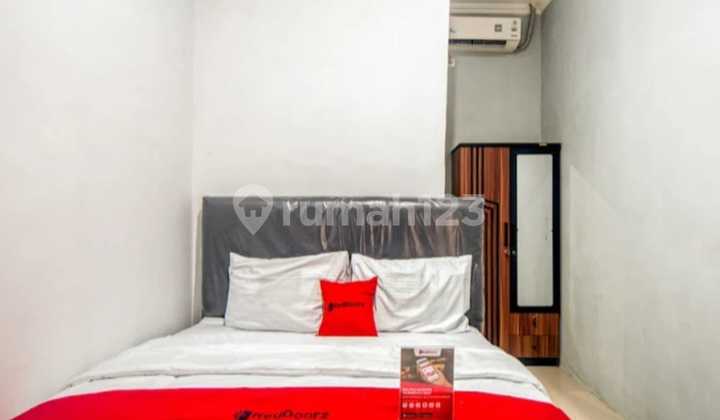 Rumah Kost/Penginapan*(Reddoor)* Rumah Kost/Penginapan*(Reddoor)*