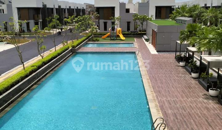 Di jual  rumah baru di sumarecon crown Gading Dekat ke Jakarta Utara 