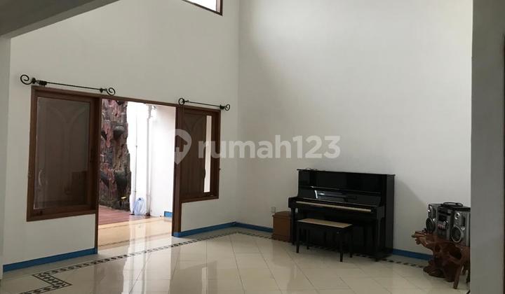 Rumah Hook 2 Lantai Semi Furnish Siap Huni di Duren Sawit Jakarta Timur Dekat dengan Tol Becakayu