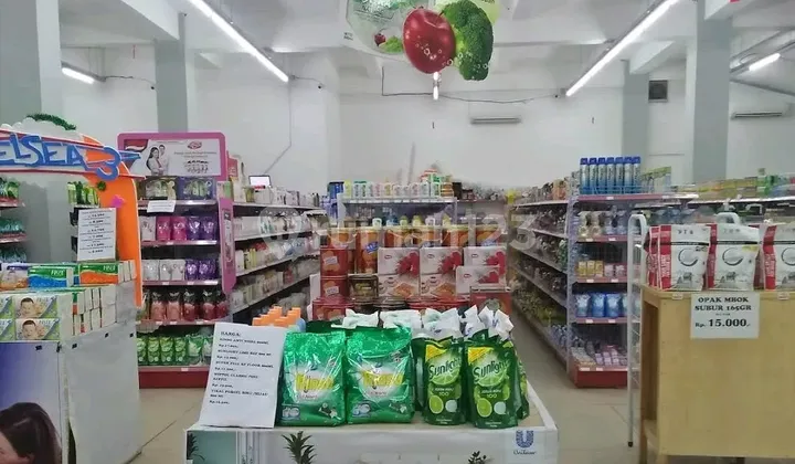 Commercial Space Ex-Supermarket Building Surrounded by Residential Areas and the Integrated City of Paramount Petals.