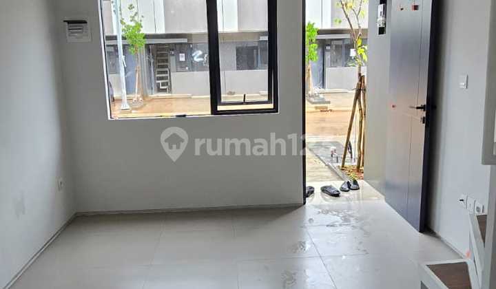 Rumah 2 Lantai Bangunan Baru Siap Huni di Park Serpong 2