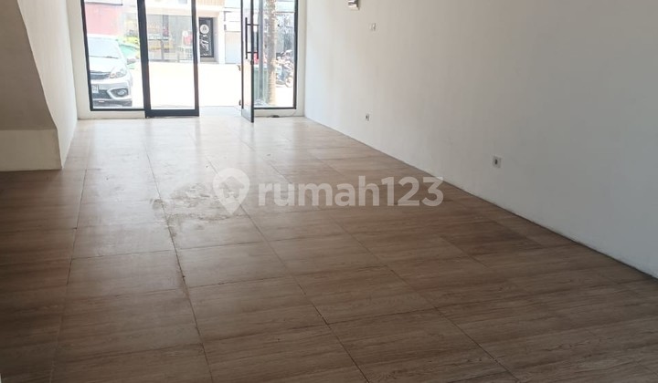 3-Story Shophouse Ready for Business in a Busy Potential Area of Karawaci Binong 2