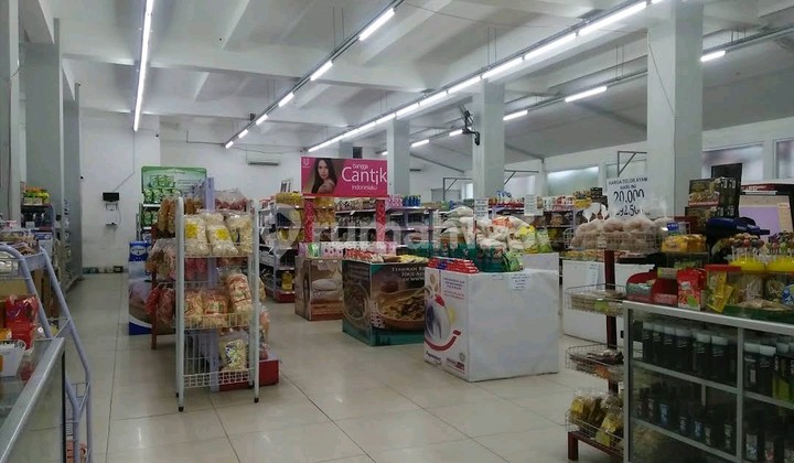 Commercial Space Ex-Supermarket Building Surrounded by Residential Areas and the Integrated City of Paramount Petals.