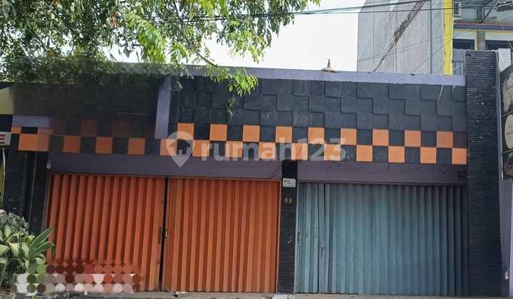 Kios Toko Ruang Usaha Pinggir Jalan Raya Lalu Lintas Ramai